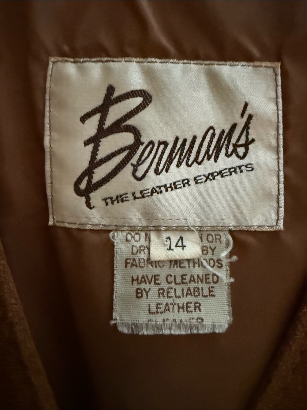 Caramel colored suede concert vest, cropped - Picture 6 of 10